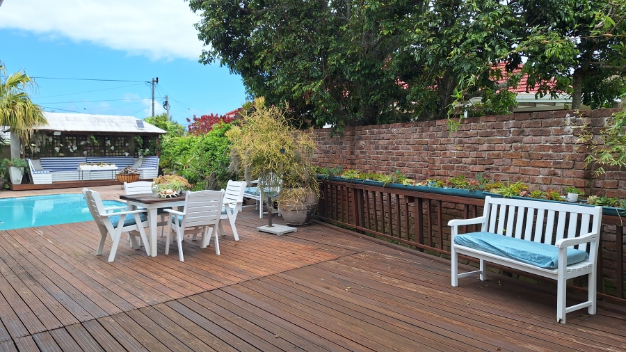6 Bedroom Property for Sale in Gonubie Eastern Cape